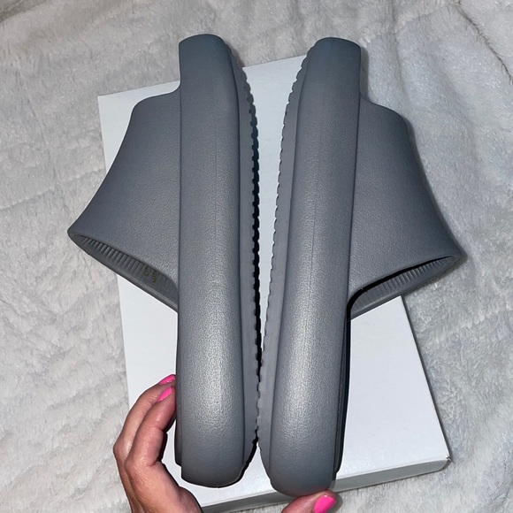 NWT J/SLIDES SQUISH Grey EVA Sandal - Picture 13 of 15